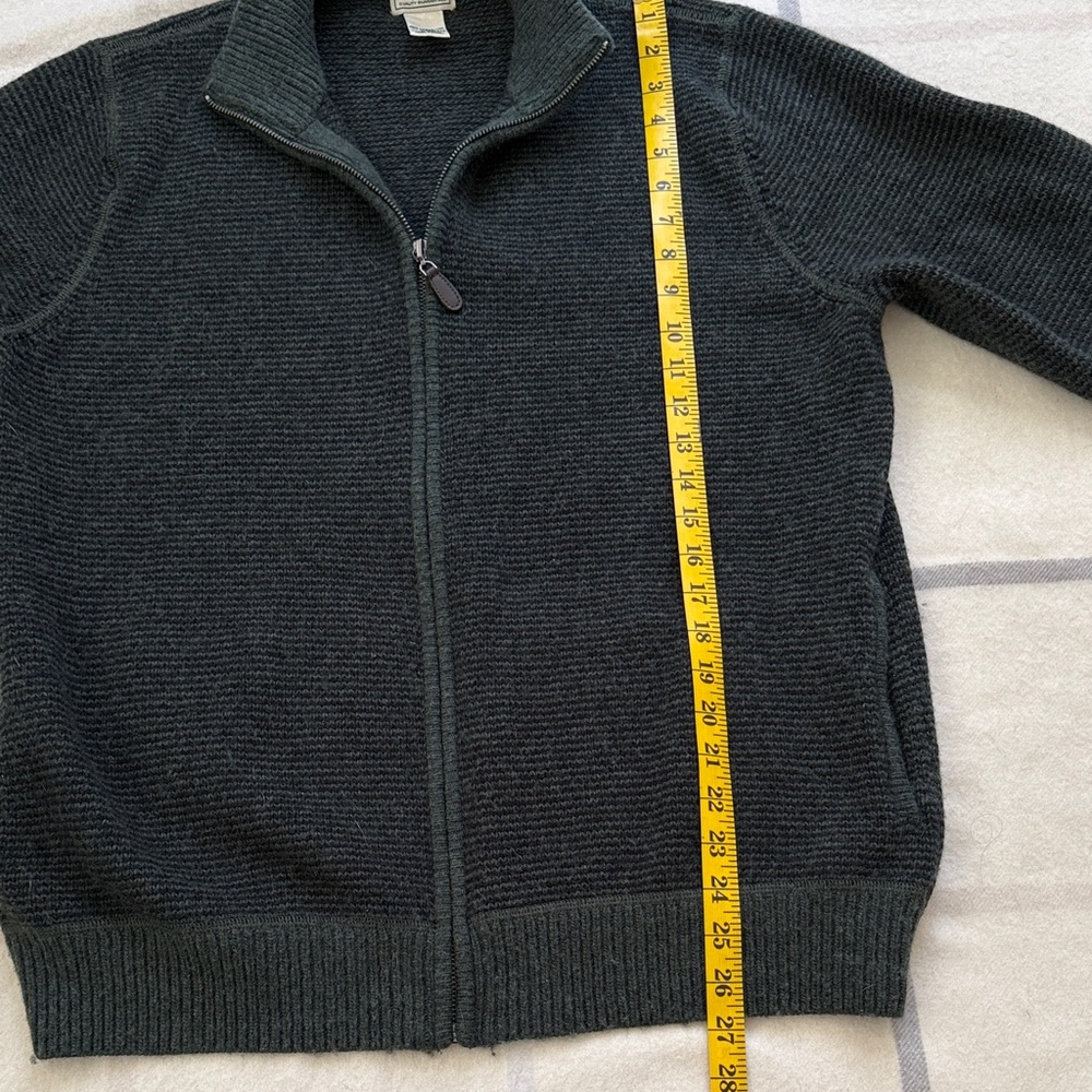 L.L. Bean Men's Dark Navy and Hunter Green Merino Wool Sweater - Picture 13 of 13